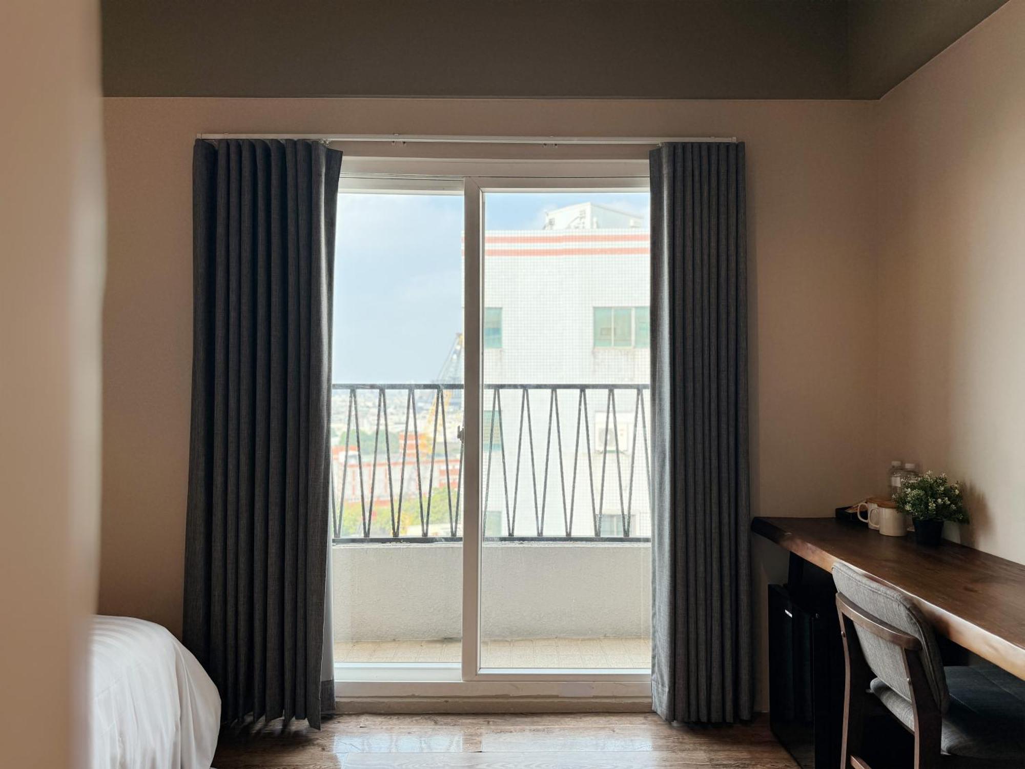 Roaders Hotel Tainan Chengda Екстер'єр фото