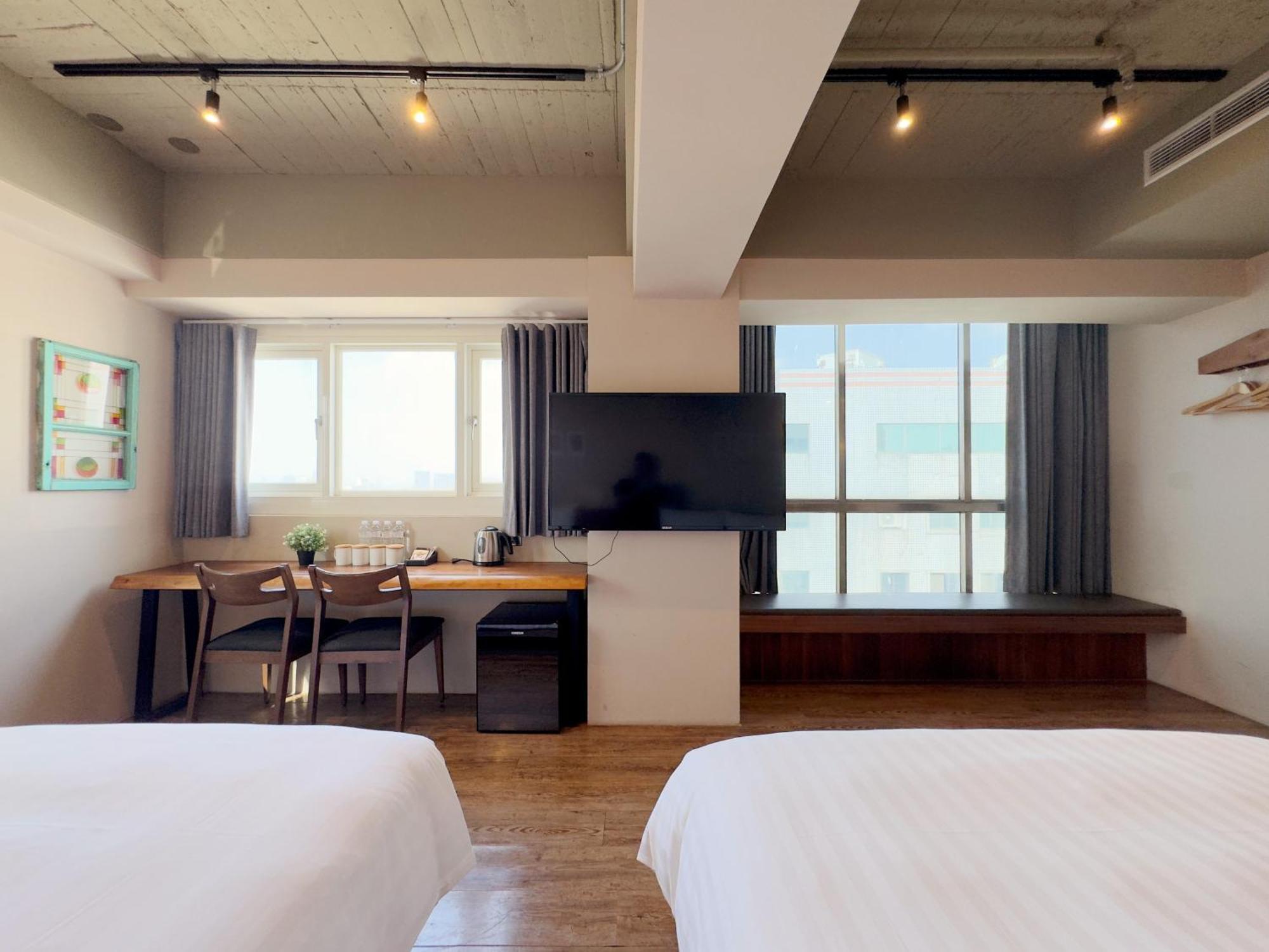 Roaders Hotel Tainan Chengda Екстер'єр фото