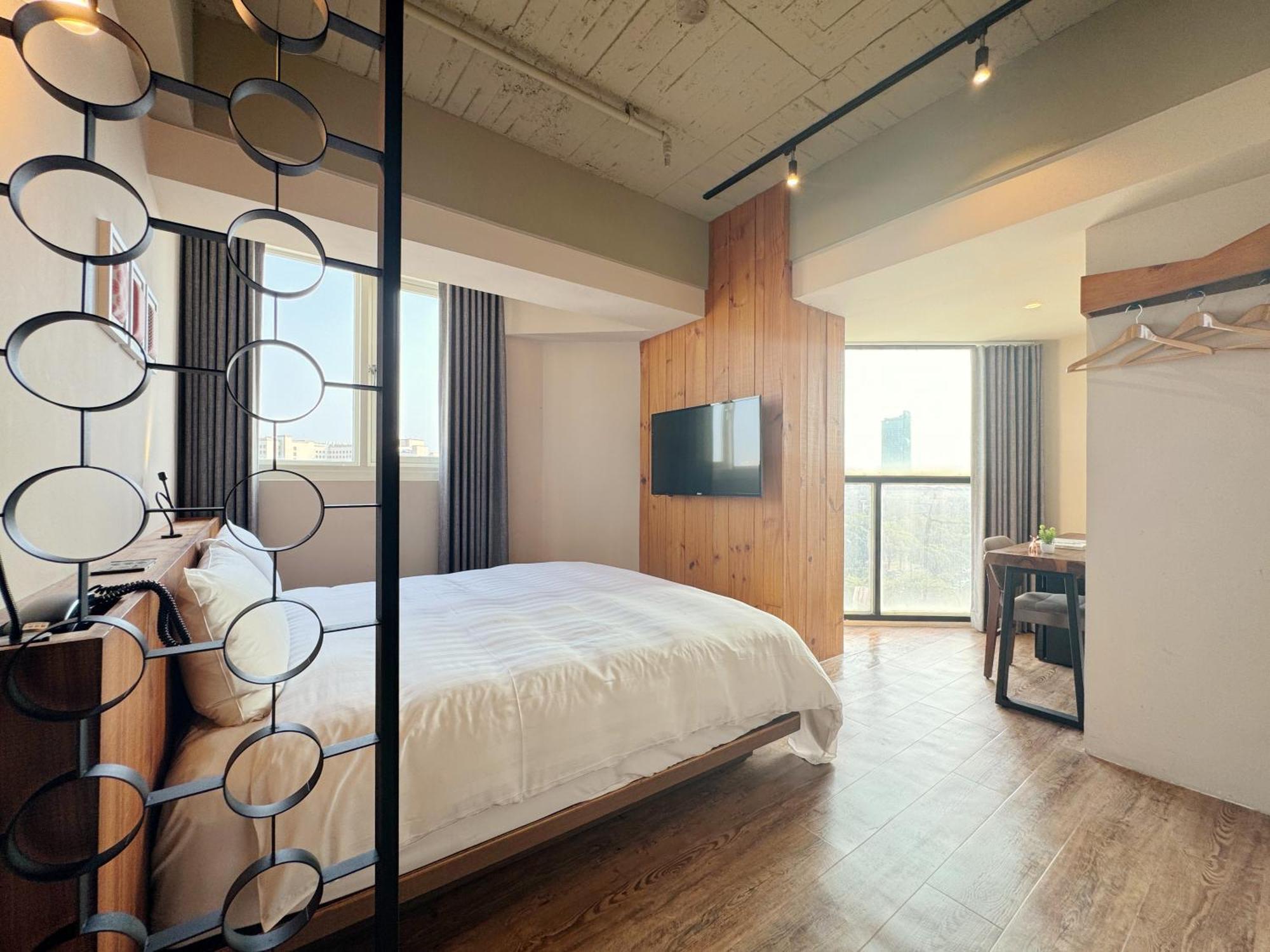 Roaders Hotel Tainan Chengda Екстер'єр фото