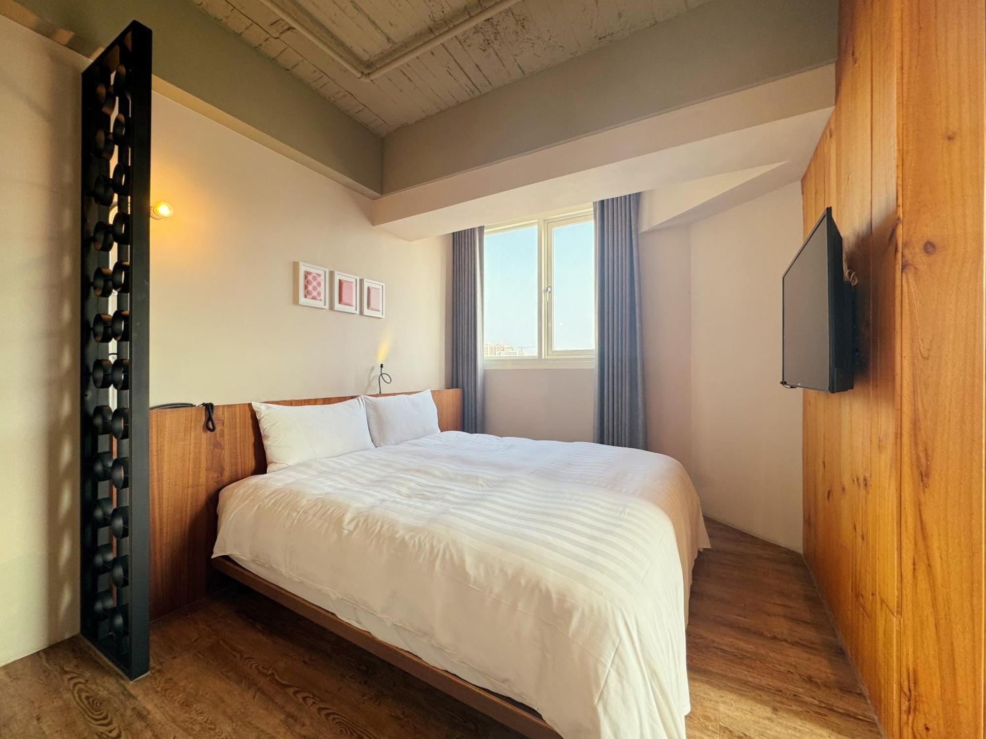 Roaders Hotel Tainan Chengda Екстер'єр фото
