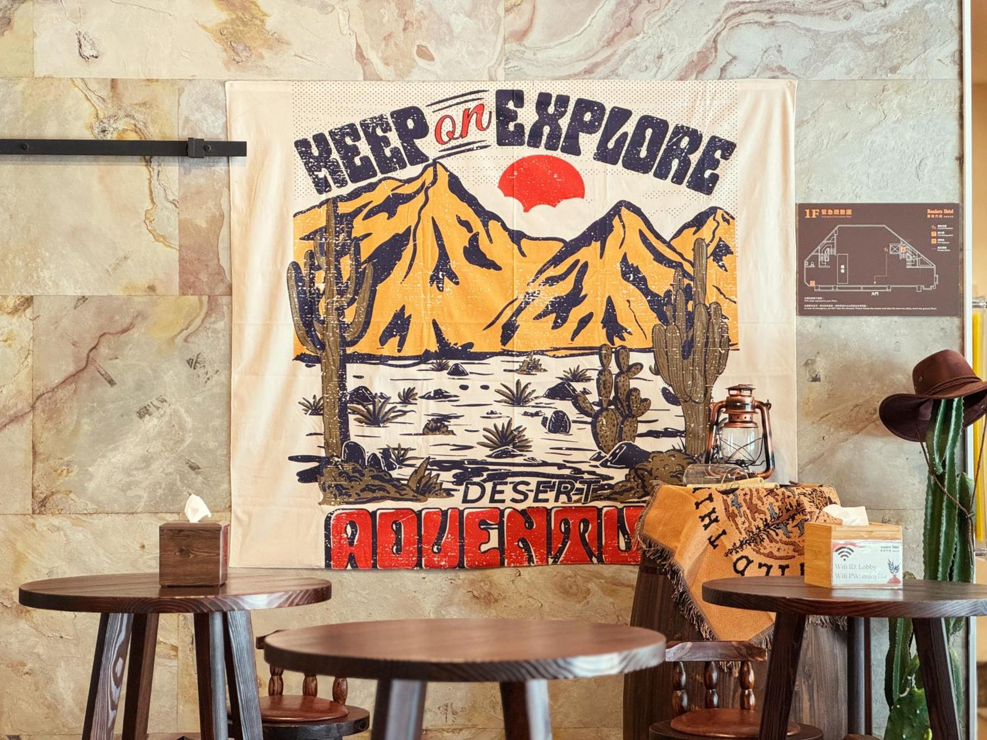 Roaders Hotel Tainan Chengda Екстер'єр фото