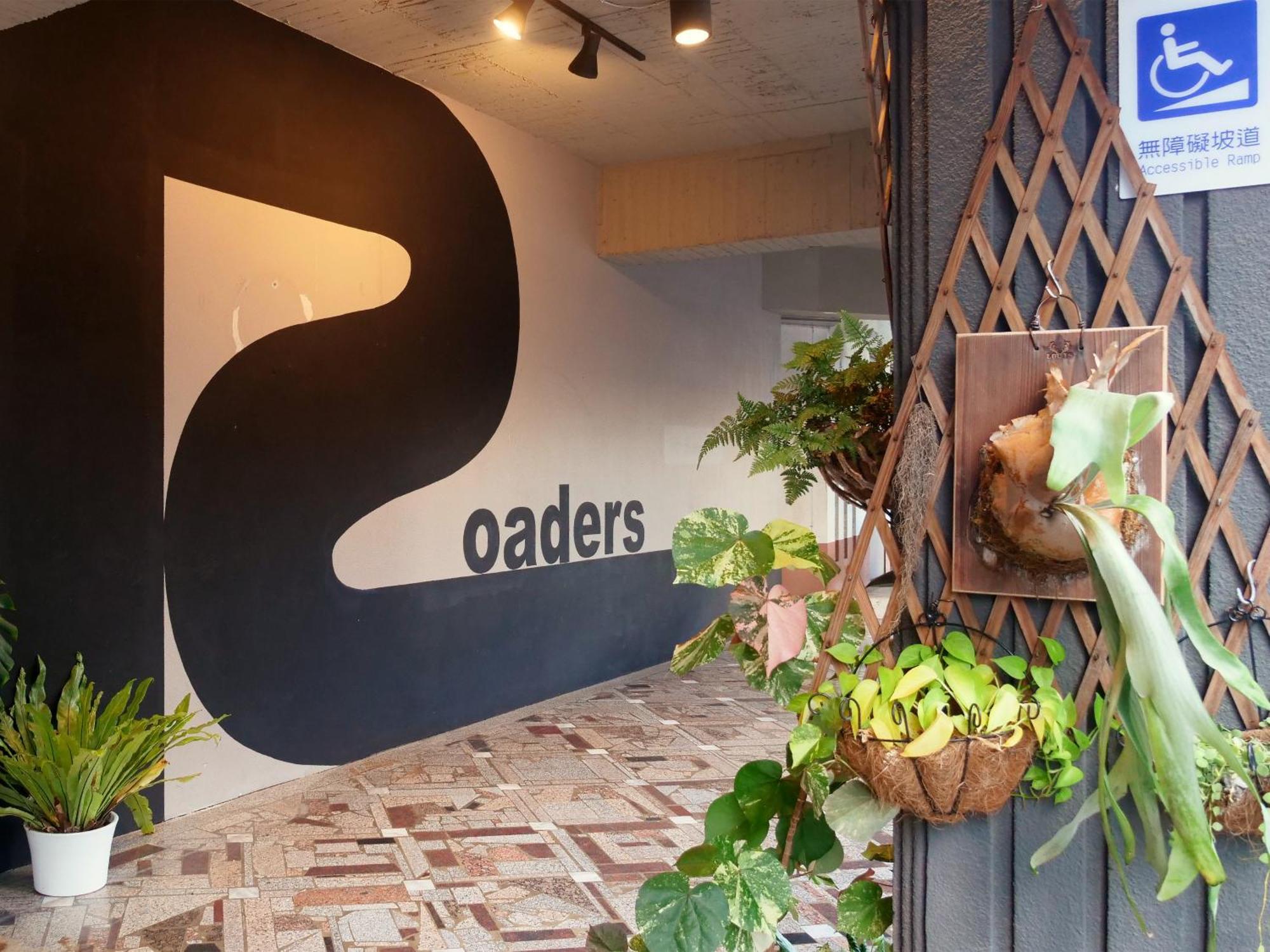 Roaders Hotel Tainan Chengda Екстер'єр фото