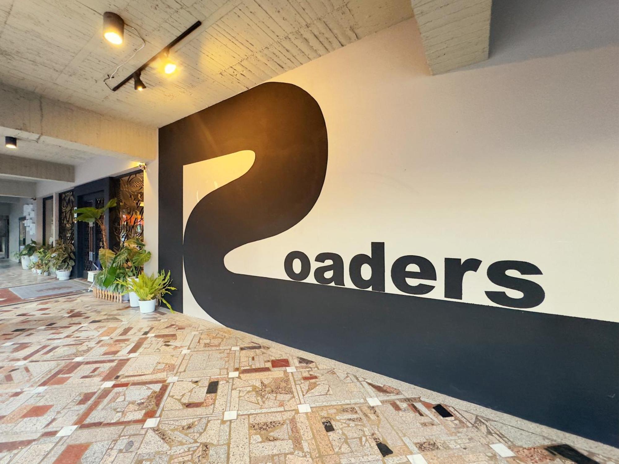Roaders Hotel Tainan Chengda Екстер'єр фото