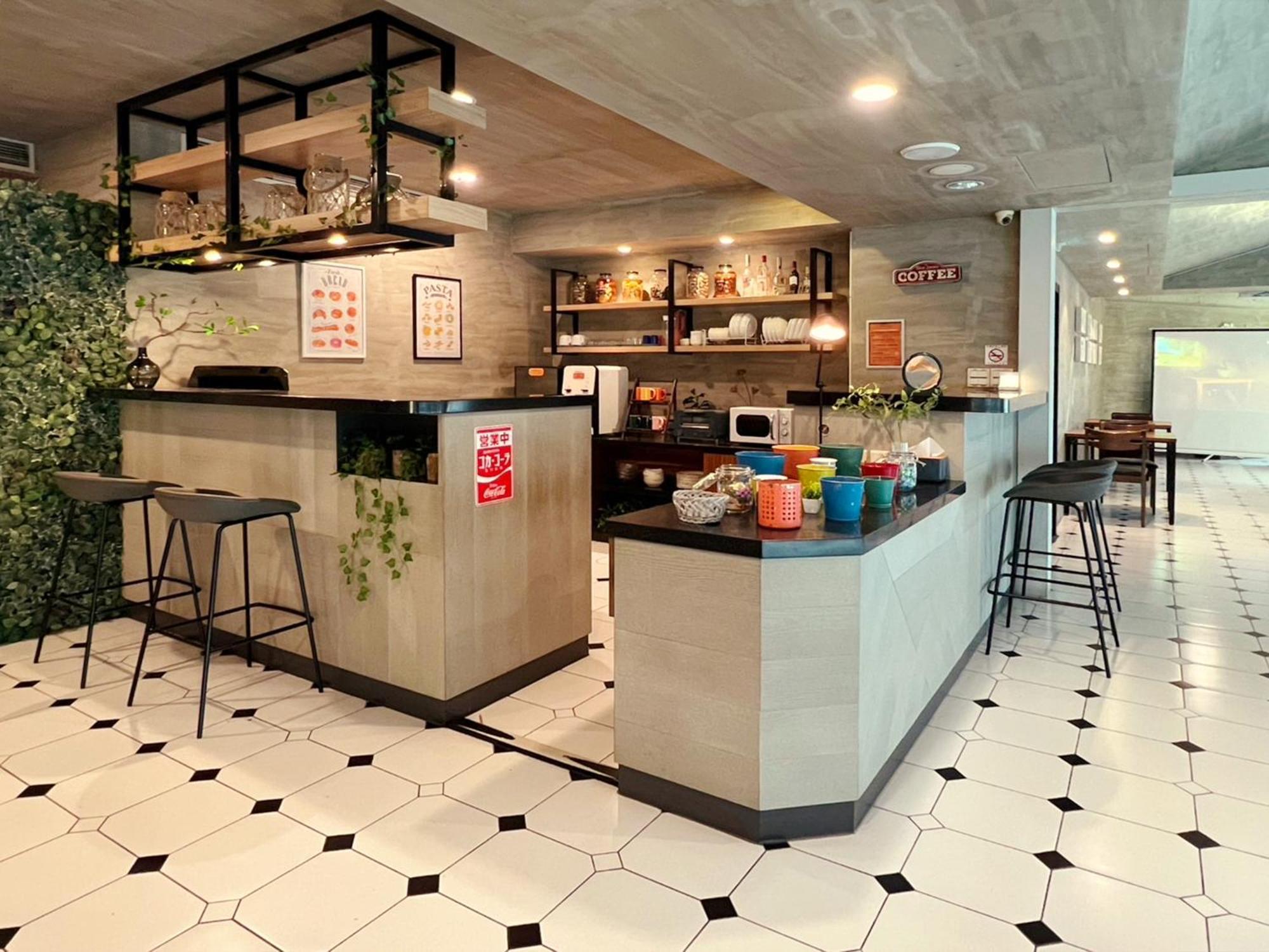 Roaders Hotel Tainan Chengda Екстер'єр фото