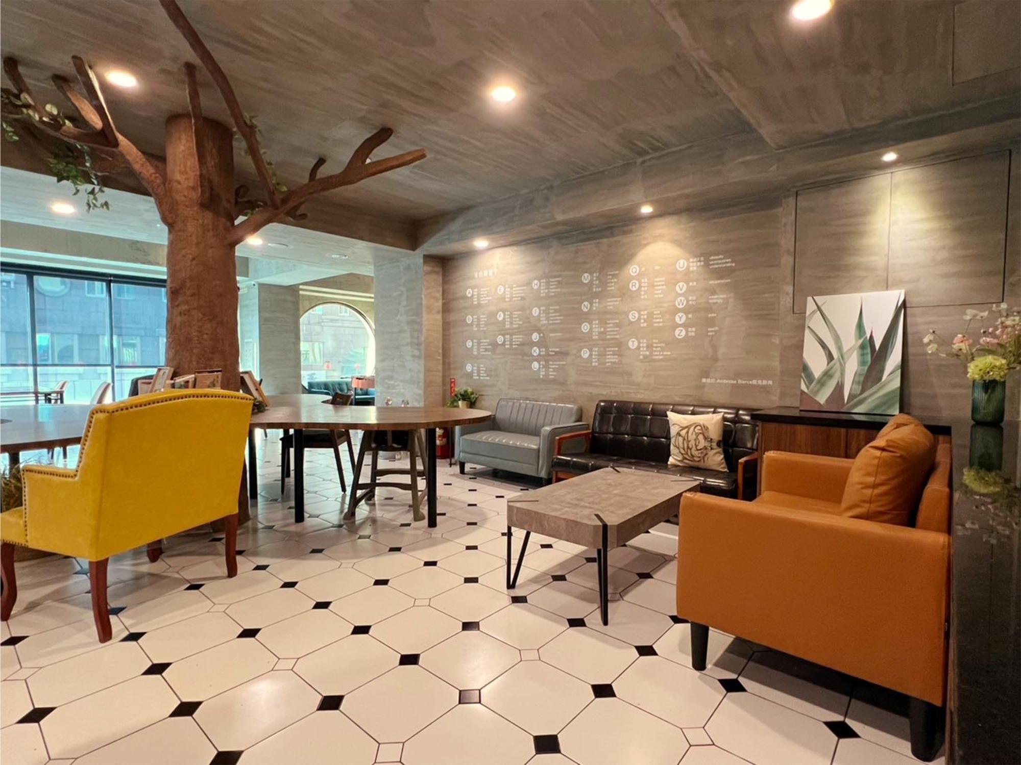 Roaders Hotel Tainan Chengda Екстер'єр фото